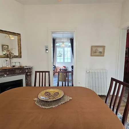 Casa de Férias Grande Maison Pour Parenthese Citadine *